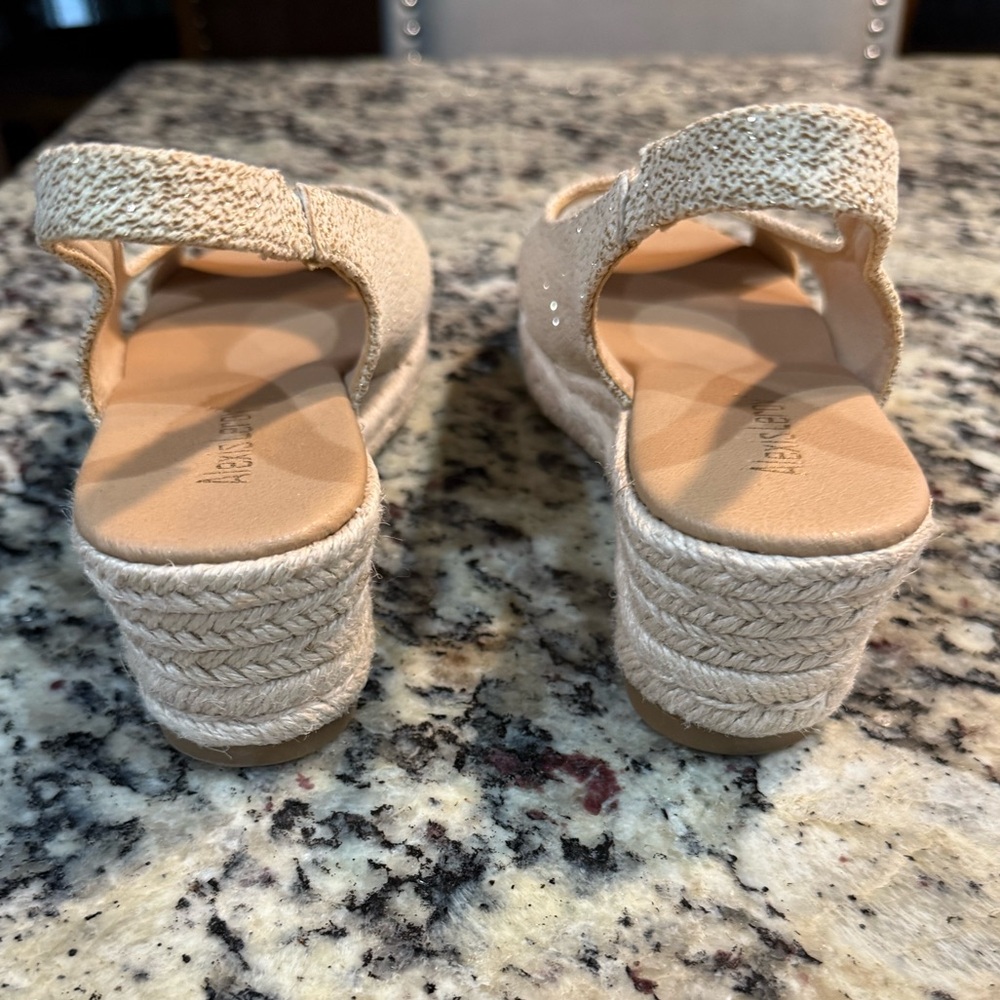 Alexis Leroy Slingback Sandals NWOT Size 9 - Picture 3 of 8